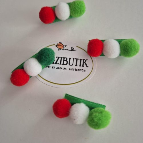 Bogyós kokárda kitűző.