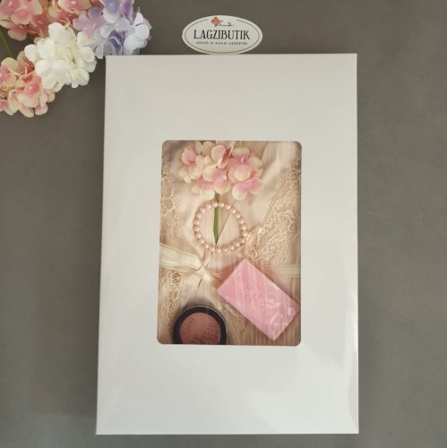 Készülődő köntös-karkötő ajándékcsomag.