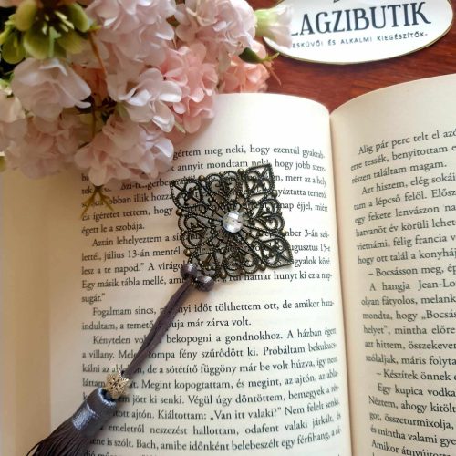 Könyvjelző, ezüst rojtos, strasszos.