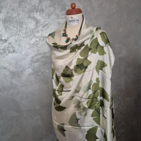 Krémszínű, gingko leveles selyem stóla, kendő.