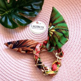 Trópusi leveles, láncos  hajbavaló, masni.