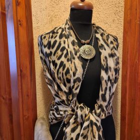 Barna leopárdmintás stóla, kendő.