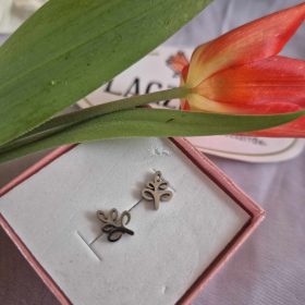 Levél alakú fülbevaló.