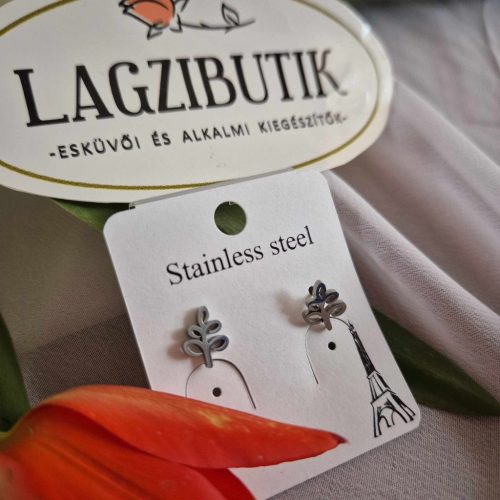 Levél alakú fülbevaló.