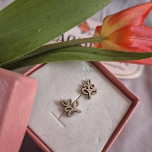 Levél alakú fülbevaló.