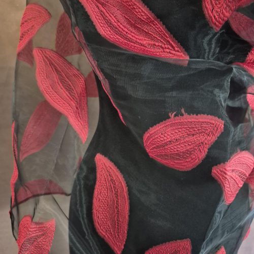 Leveles, átlátszó stóla.