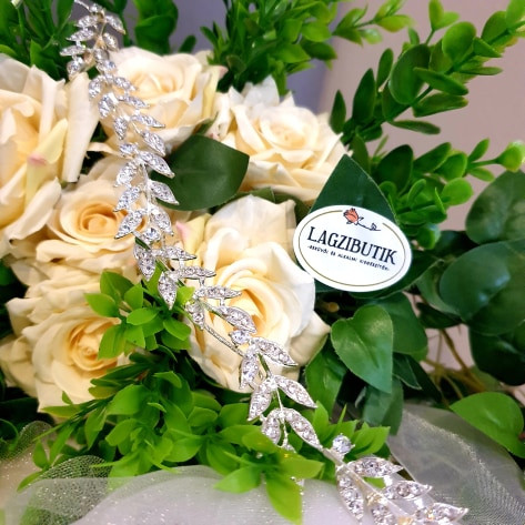 Leveles-strasszköves hajékszer