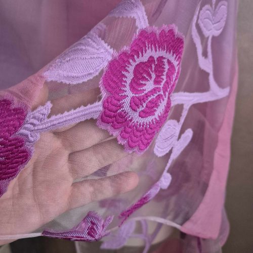 Lila-rózsaszín bordűrös stóla, kendő.