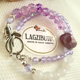   Halványlila, egyedi, duplasoros karkötő, achát kockával.