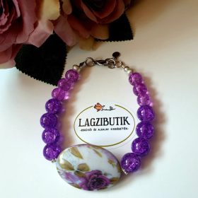   Lila üveggyöngyös karkötő, romantikus, rózsás kabosonnal.