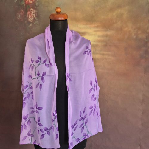 Orgonalila, leveles stóla, kendő.