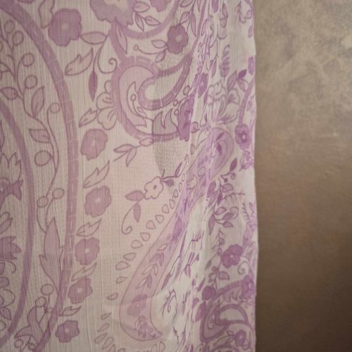 Lila, virágmintás kendő, stóla.