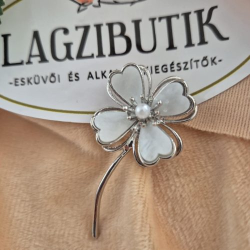 Lóhere/virág bross, kitűző.
