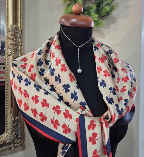 Lóhere mintás kék-piros kendő, selyemkendő.