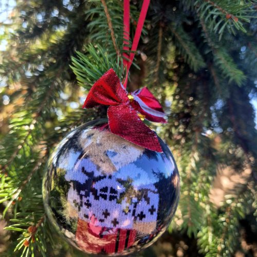 Női zokni macis mintával.