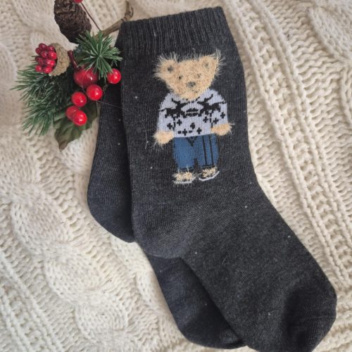 Női zokni macis mintával.