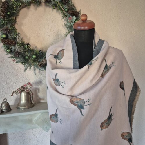 Bézs, kétoldalas, madárka mintás stóla.