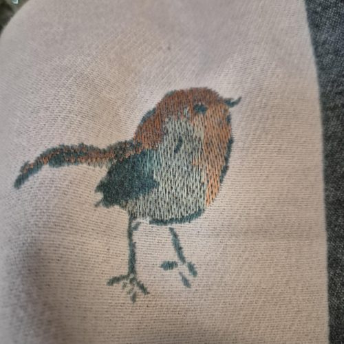 Bézs, kétoldalas, madárka mintás stóla.