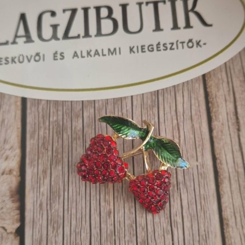 Málna vagy cseresznye bross, kitűző.