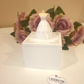 Menyasszonyos ékszertartó