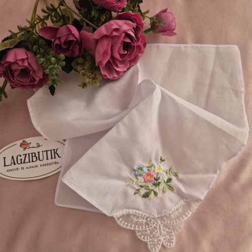 Hímzett menyasszonyi zsebkendő csipkével.