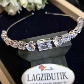 Menyasszonyi tiara, fejdísz kocka kövekkel.