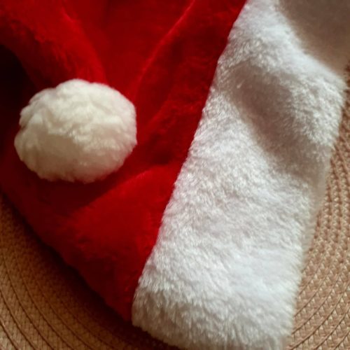 Piros Mikulás sapka, puha plüssből.