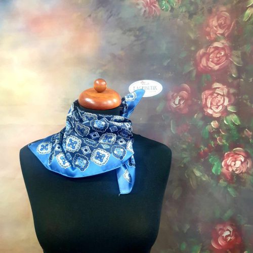 Mintás szatén kendő többféle színben.