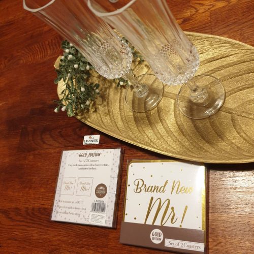 Mr-Mrs arany szélű poháralátét-szett.