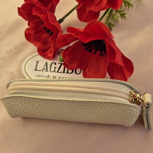 Kis tok, rúzstartó, kulcstartó többféle színben.