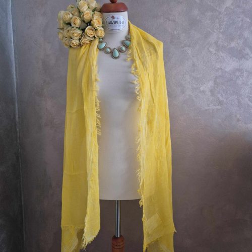 Napsárga gyűrt stóla.