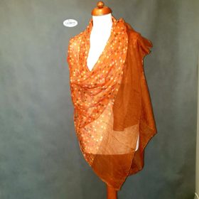 Narancs színű pöttyös kendő, sál.