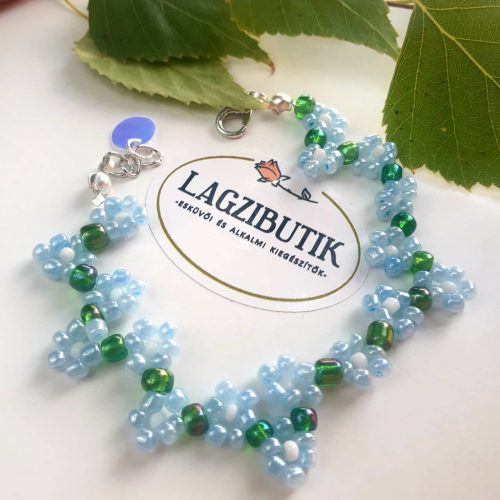 Nefelejcses, világoskék gyöngykarkötő.