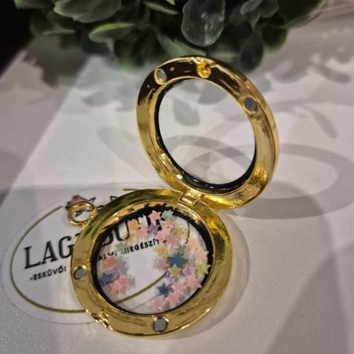 Nyitható medál fényképnek, emlékeknek.