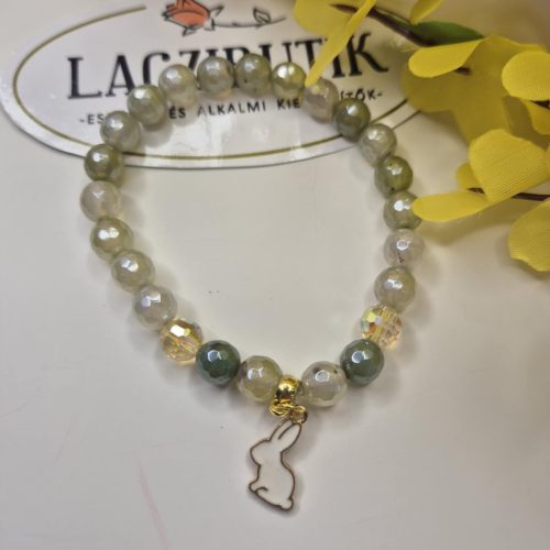 Nyuszis, fényes achát karkötő.