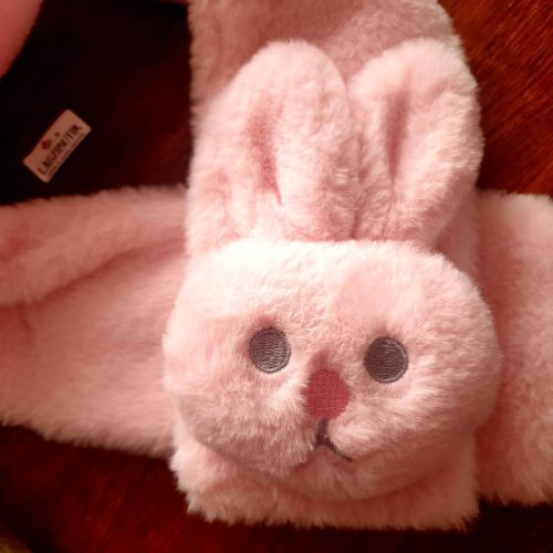 Nyuszis, rózsaszín szőrme gyermek sál.