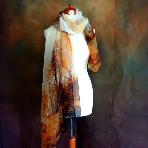 Stóla, kendő, őszi erdő képpel, és színekkel.