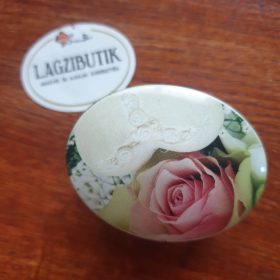   Ovális, fém szelence, fém doboz rózsákkal, vintage stílusban.