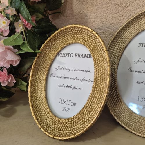 Ovális arany fotókeret, kétféle méretben.