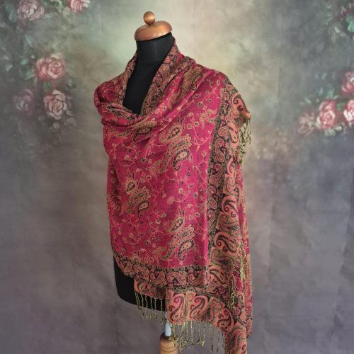 Bordó stóla, perzsa mintákkal.