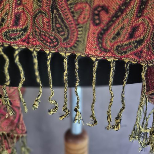 Bordó stóla, perzsa mintákkal.