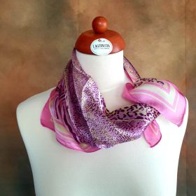 Pink, állatmintás szatén kiskendő.