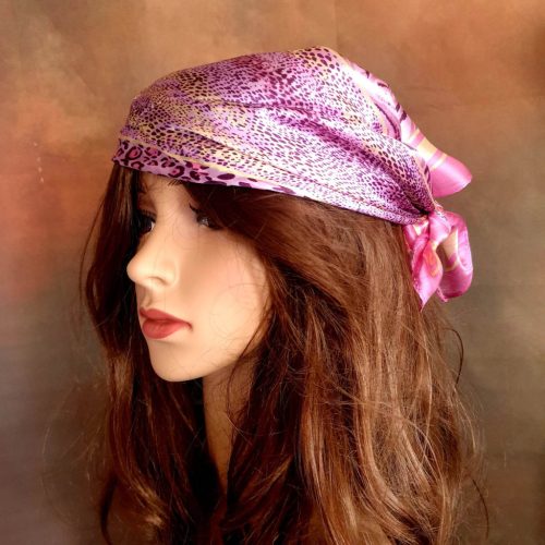 Pink, állatmintás szatén kiskendő.