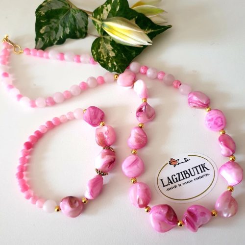 Pink kagylógyöngy-achát nyaklánc-szett.