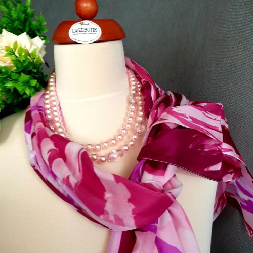 Pink színű, olasz selyemkendő.