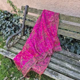 Pink pashmina, rojtokkal.