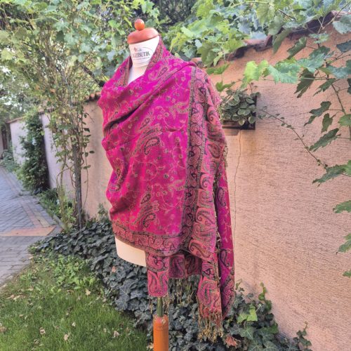 Pink pashmina, rojtokkal.