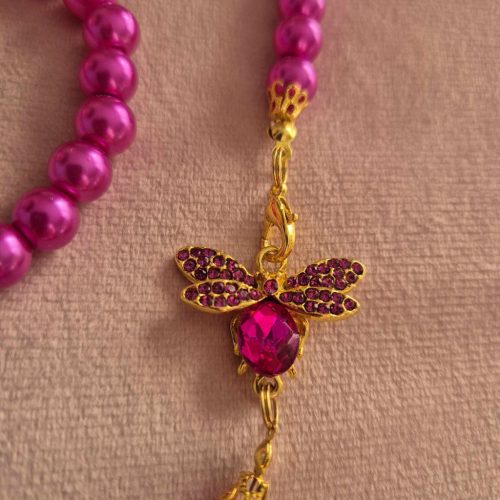 Pink gyöngy ékszer-szett pillangóval, strasszokkal.