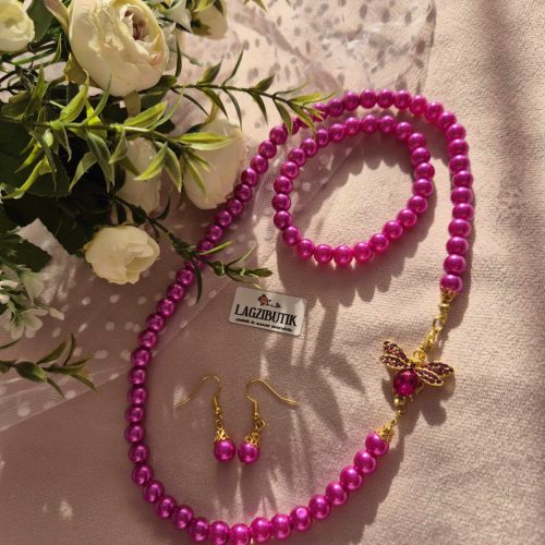 Pink gyöngy ékszer-szett pillangóval, strasszokkal.