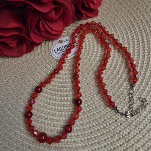 Piros acryl gyöngy nyaklánc.